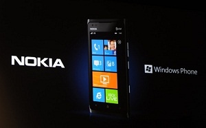 Nokia esitteli Lumia 900:n - katso tekniset tiedot t��lt�